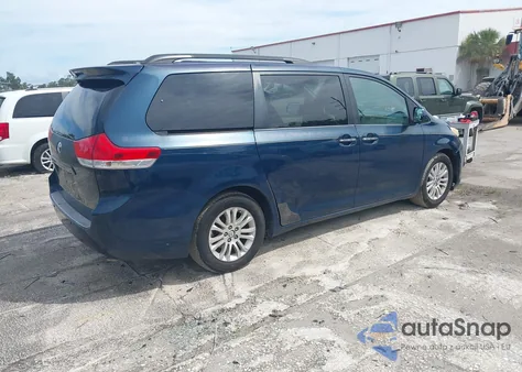 2011 Toyota Sienna Xle V6 z USA, uszkodzony, nr VIN 5TDYK3DC6BS021552